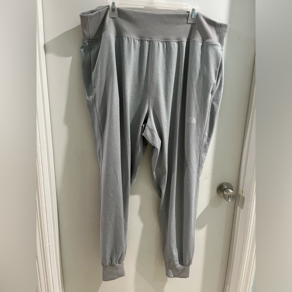 The North Face Heather Gray Active Joggers, size 3X